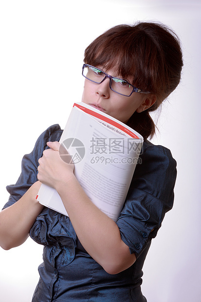 年轻的黑发美女的肖像 拿着书空白眼镜白色大学学习考试教育女性学生青少年图片