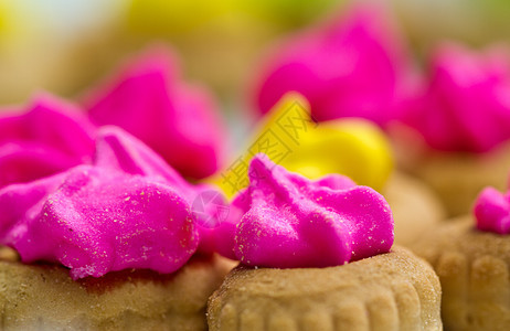 粉红饼干II中的黄色图片