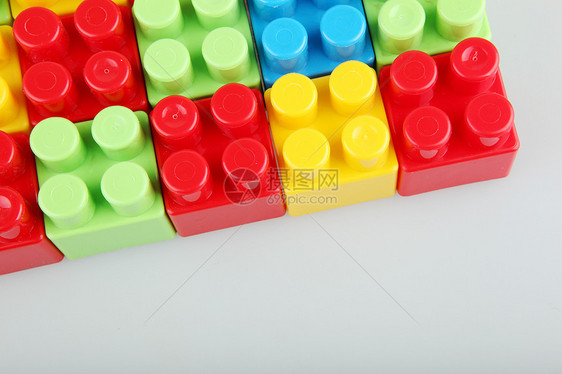 塑料构件幼儿园学习闲暇团体白色孩子玩具红色建造盒子图片