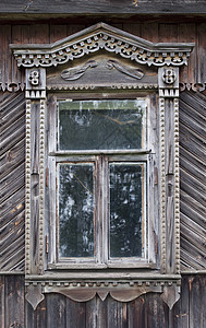 旧木制乡村房屋的窗户图片