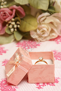钻石环夫妻珠宝礼物新娘婚礼展示订婚花束盒子花朵图片