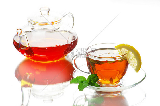 茶绿色叶子杯子玻璃棕色茶壶一杯茶概念液体水平图片