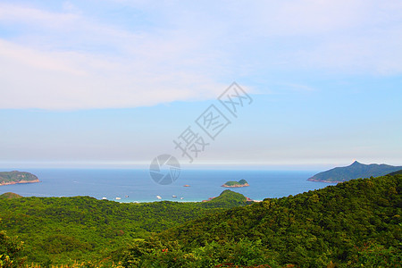 香港山区和沿海地区的海景图片