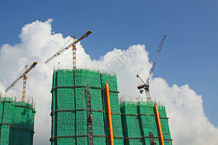 有起吊机和建筑物的建筑工地进步网络建造脚手架水泥起重机蓝色格子城市商业图片