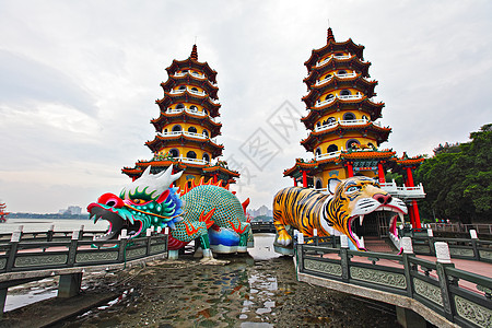台湾龙虎塔文化宗教旅游旅行传统蓝色石头神社场景老虎图片
