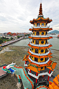 台湾龙虎塔曲线石头八角形天空老虎文化旅行陶器宝塔神社图片