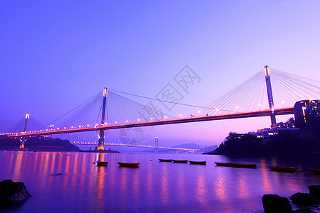 晚上在香港的廷九桥旅行海岸游客电缆金融地标运输旅游天际连接器图片