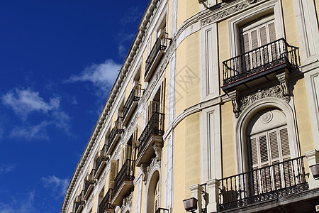 西班牙的地中海建筑 马德里的旧公寓楼住宅建筑学观光阳台办公室街道城市市长房子玻璃图片