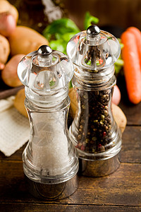 盐和辣椒厂洋葱美食豆子香料黑色厨房餐具胡椒萝卜桌子图片