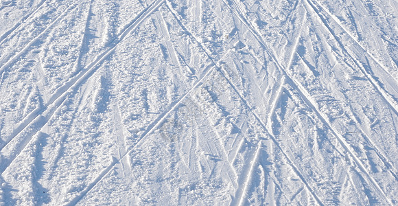 雪雪上滑雪路径植物阴影季节假期牧歌森林小路蓝色踪迹图片