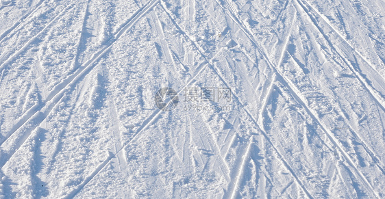 雪雪上滑雪路径植物阴影季节假期牧歌森林小路蓝色踪迹图片