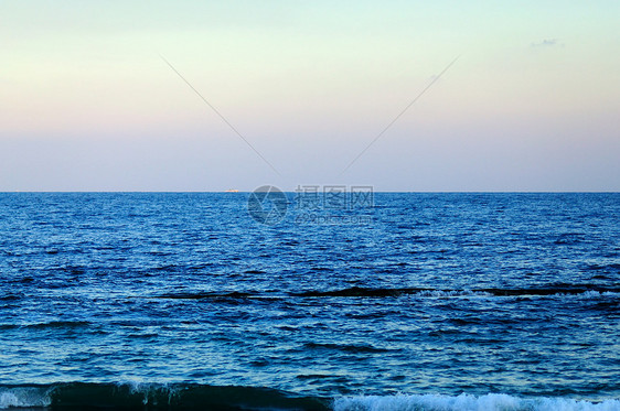 海洋和天空娱乐彩虹海岸泡沫波纹巡航自由晴天地平线旅行图片