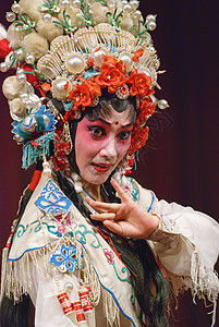 穿传统服装的漂亮的中国歌剧女演员剧院舞蹈成人面部故事庆典戏剧彩绘节日遗产图片