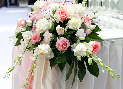 婚礼上美丽的玫瑰花朵图片