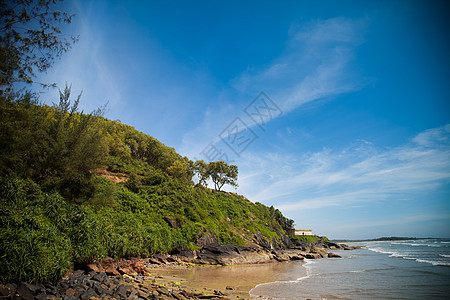 美丽的海洋海滩石头吸引力悬崖三叶草海岸线苔藓海岸绿色波浪岩石图片