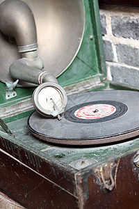 七十年代的古老模拟转盘扩音器娱乐记录玩家旋律塑料音乐按钮桌子留声机图片