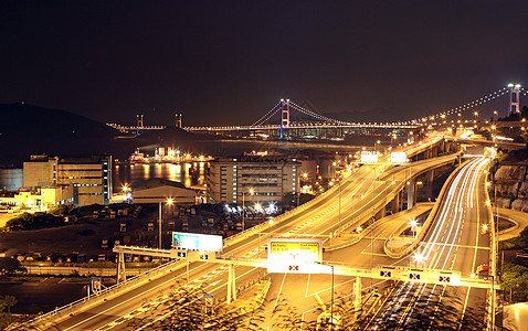 香港夜景香港高速公路桥的夜景 在香港汽车交通车辆天空曲线蓝色运动海洋辉光景观背景