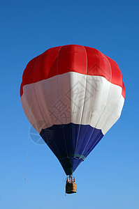 热空气气球红色白色天空蓝色运动图片