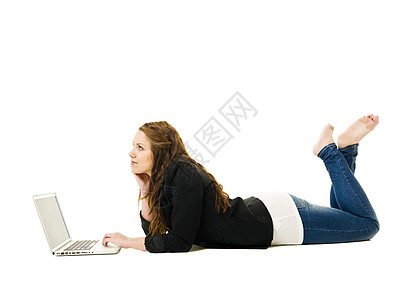拥有膝上型电脑的妇女赤脚功能白色成人影棚辅助成功笔记本活动商业图片