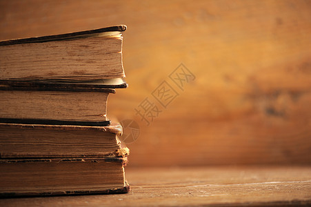 旧书关门了框架木头桌子棕色历史教育页数文化古董图书馆图片