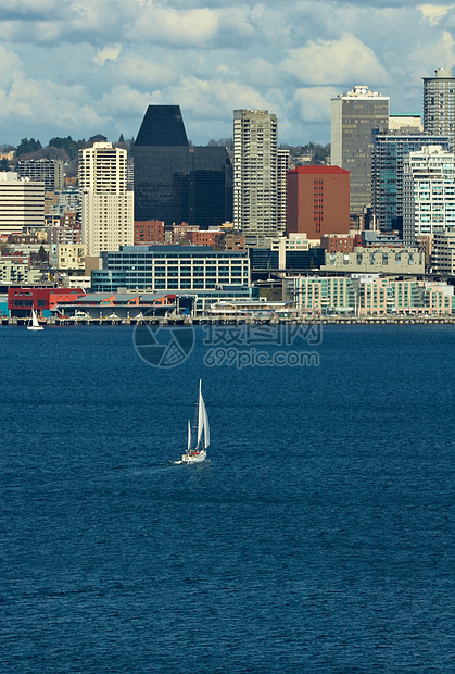 西雅图天线航行建筑海岸蓝色摩天大楼市中心天际游艇多云办公室图片