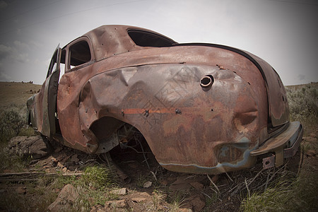 有弹孔的旧弃车拆除衬套风光地平线阳光沙漠破坏旅行风景田园图片