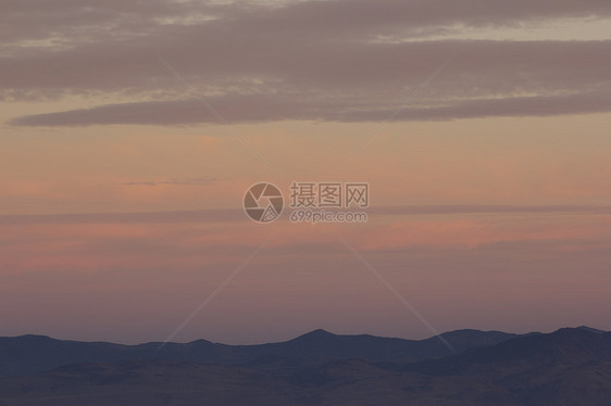 带天空的山地山脉太阳天际阳光目的地日落剪影沙漠风景旅游场景图片