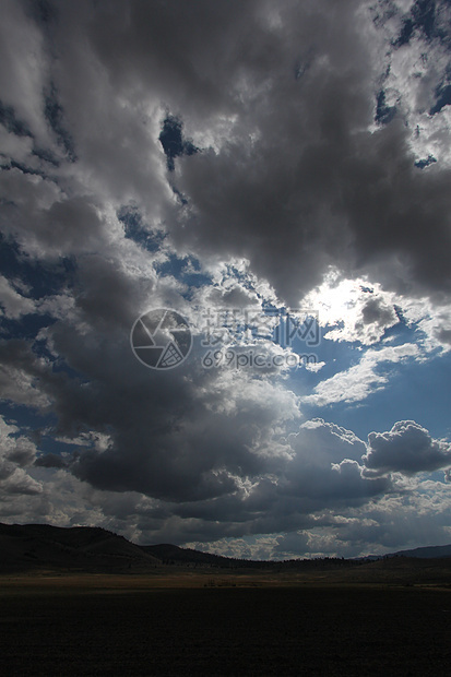 暴风雨后阴云笼罩风景气候场景天空蓝色天气风暴云摄影水平阳光图片