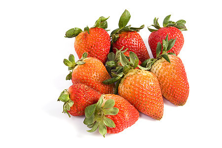 隔绝时新鲜的草莓反射水平健康饮食横截面水果白色食物叶子新鲜感红色背景图片