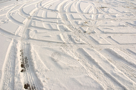 积雪中的轨迹街道曲目印象运输亮点车轮场地风暴寒冷季节图片