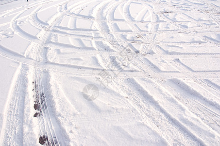 积雪中的轨迹运输旅行高度车轮季节街道墙纸风暴场地印象背景图片