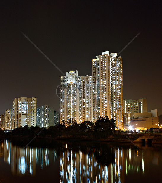 香港公共住房及江河运输建筑蓝色土地街道城市火车财产高楼天空图片