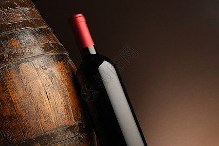 红酒瓶木头液体静物质量玻璃气氛瓶子酒杯酒精地窖图片