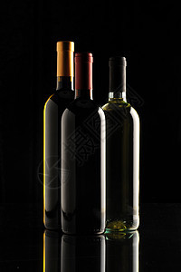 一组葡萄酒瓶白酒团体图片