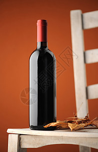红红葡萄酒国家包装商品红色棕色瓶子标签叶子木头图片