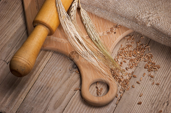 面包和耳朵碳水乡村核心收成杂货店稻草化合物种子馒头小麦图片