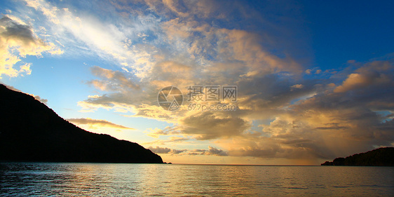 托尔托拉湾啤酒湾背光海洋荒野阳光海浪酿酒师岛屿旅行场景日落图片