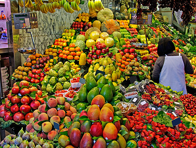 西班牙巴塞罗那水果 世界著名的巴塞罗那市场 西班牙店铺旅行摊位饮食油桃游客奇异果橙子价格柠檬背景
