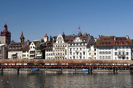 瑞士卢塞恩教堂大桥地方场景窗盒景观城市教堂天空木桥天鹅文化图片