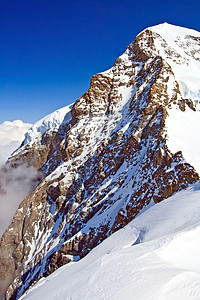 瑞士阿尔卑斯山滑雪天空遗产蓝色远足旅行草地全景爬坡薄雾图片