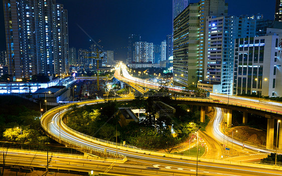 晚上在城市高速公路上城市曲线车辆风景交通射线立交桥场景运输大灯图片