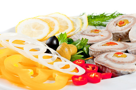 有蔬菜和橄榄的鱼午餐油炸炙烤洋葱食物营养烧烤香菜饮食海鲜图片