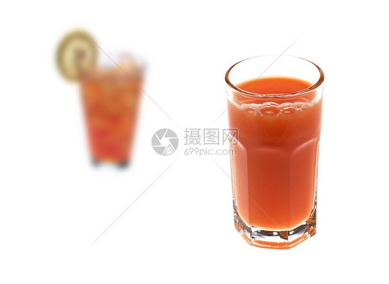两杯加番茄的果汁图片