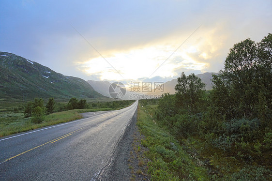 从奥斯陆到卑尔根的公路 挪威 扫描欧洲天空国家场景旅游蓝色戏剧性太阳爬坡旅行框架图片