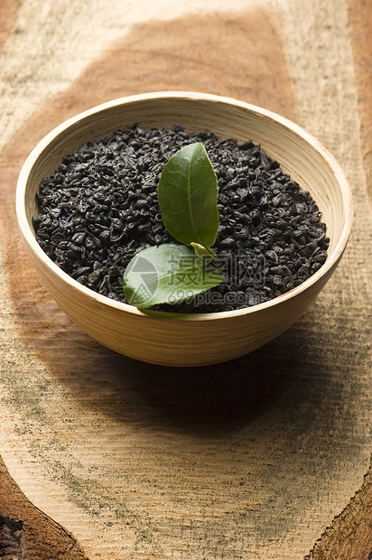 清茶和干茶文化绿色单宁叶子黑色草本白色药品木头享受图片