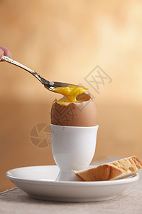 蛋焦点褐色早餐棕色勺子选择性面包菜肴飞碟沸腾图片