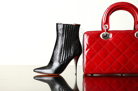 鞋子和手袋 时装照片红色女鞋皮革反射黑色图片