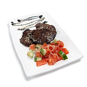 烤肉和盘盘蔬菜营养白色晚餐烹饪萝卜午餐牛肉肉汁盘子食物图片