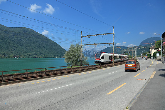 沿吉纳韦湖 瑞士 欧洲的公路和火车图片