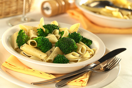 与意大利面粉的花椰菜照片绿色水平蔬菜午餐食物胡椒图片